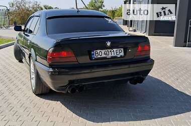 Седан BMW 7 Series 2001 в Шумске