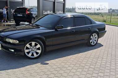 Седан BMW 7 Series 2001 в Шумске