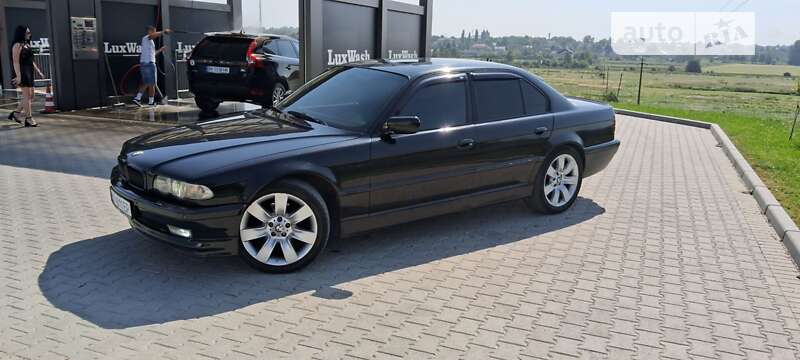 Седан BMW 7 Series 2001 в Шумске