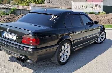 Седан BMW 7 Series 2001 в Шумске