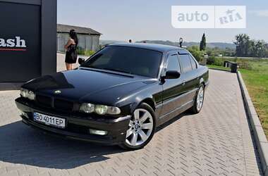 Седан BMW 7 Series 2001 в Шумске