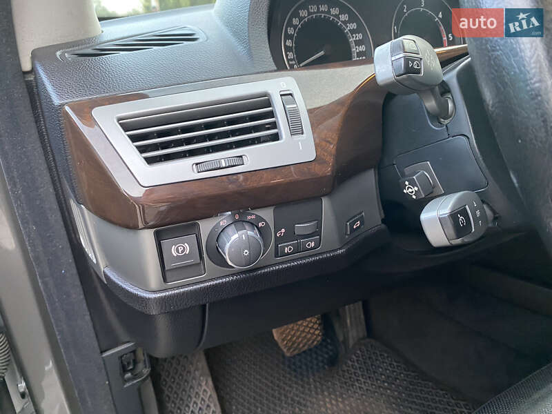 Седан BMW 7 Series 2005 в Новом Роздоле