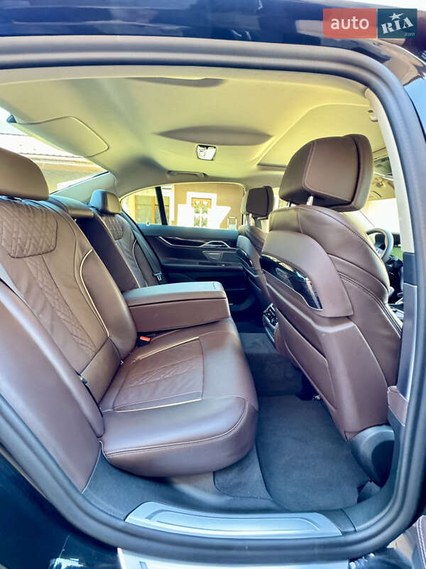 Седан BMW 7 Series 2020 в Мукачево