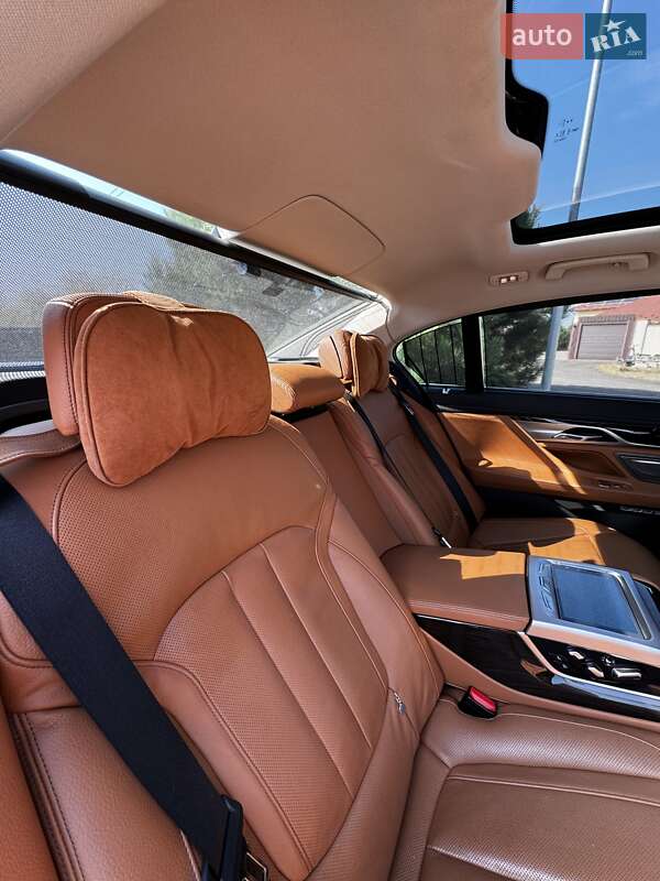 Седан BMW 7 Series 2015 в Києві фото 17 Седан BMW 7 Series 2015 в Києві