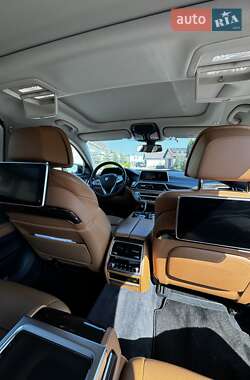 Седан BMW 7 Series 2015 в 