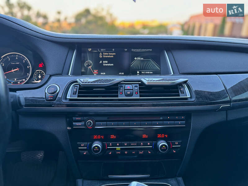 Седан BMW 7 Series 2013 в Чернівцях