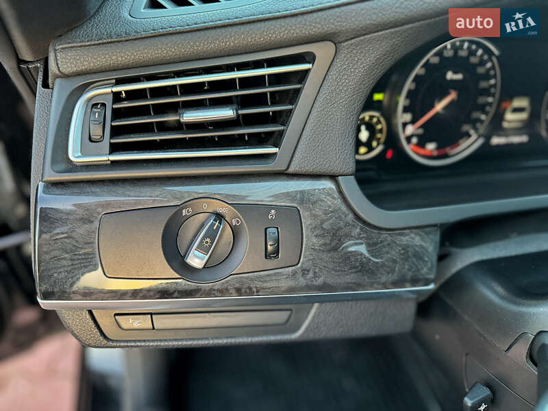 Седан BMW 7 Series 2013 в Чернівцях