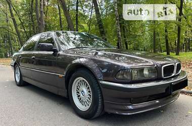 Седан BMW 7 Series 1995 в Черновцах