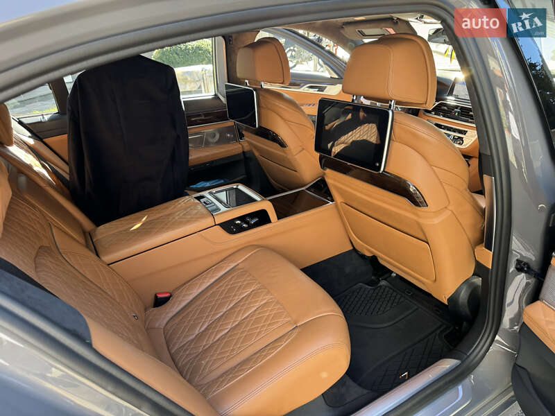 Седан BMW 7 Series 2019 в Чернівцях
