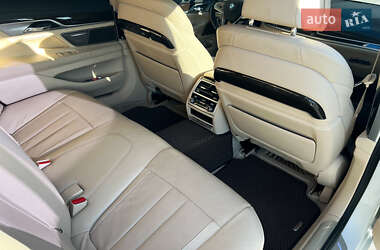 Седан BMW 7 Series 2016 в 