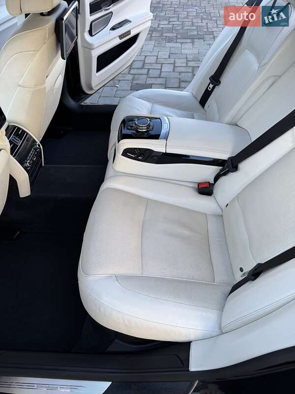 Седан BMW 7 Series 2014 в Черновцах