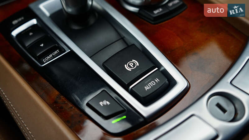 Седан BMW 7 Series 2014 в Львові