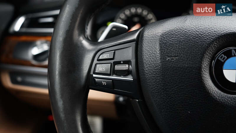 Седан BMW 7 Series 2014 в Львові