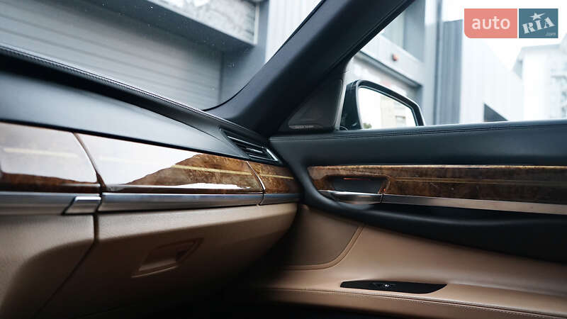 Седан BMW 7 Series 2014 в Львові