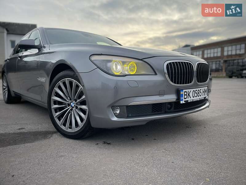 Седан BMW 7 Series 2010 в Ровно