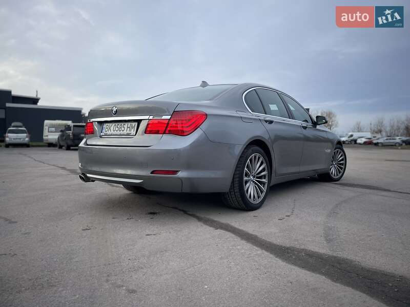Седан BMW 7 Series 2010 в Ровно