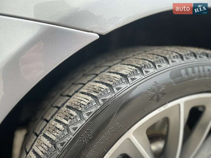 Седан BMW 7 Series 2010 в Ровно