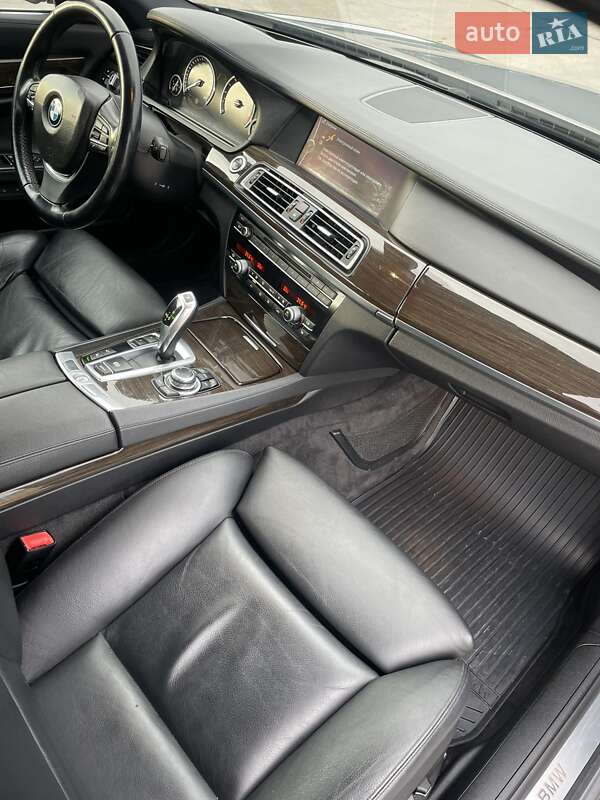 Седан BMW 7 Series 2010 в Ровно