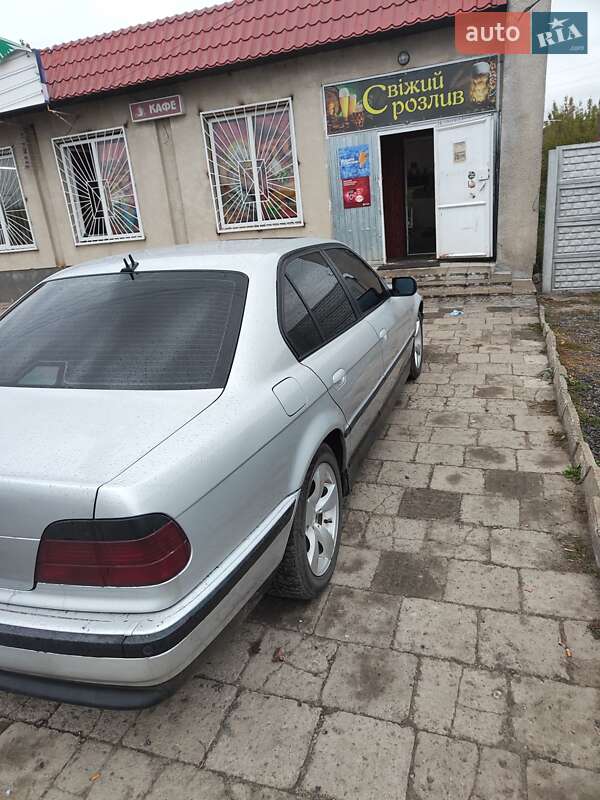 Седан BMW 7 Series 2000 в Иваничах