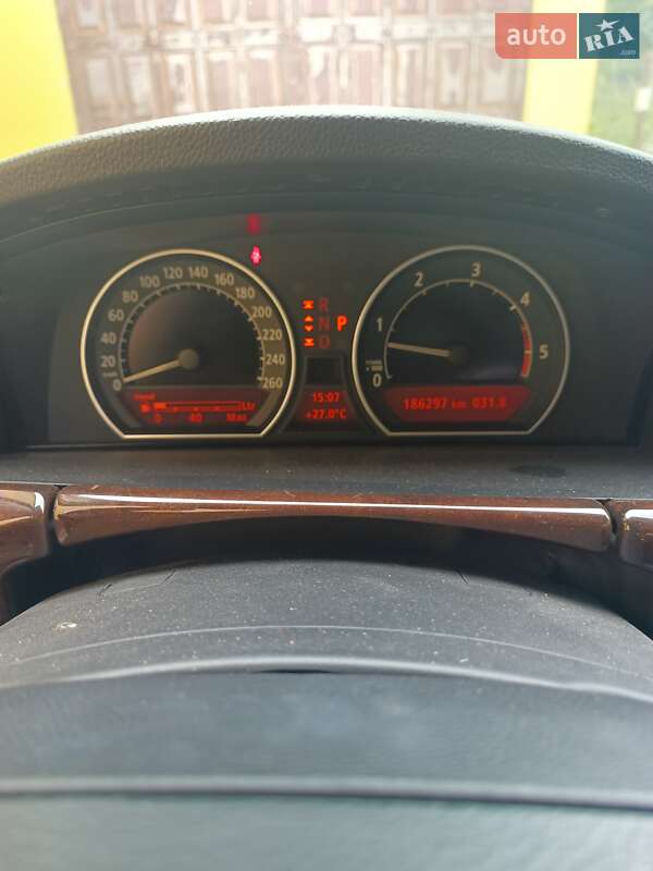 Седан BMW 7 Series 2003 в Дубні