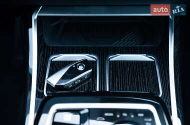 Седан BMW 7 Series 2024 в 