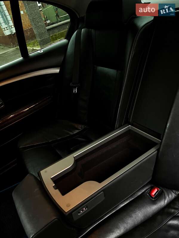 Седан BMW 7 Series 2003 в Дубні