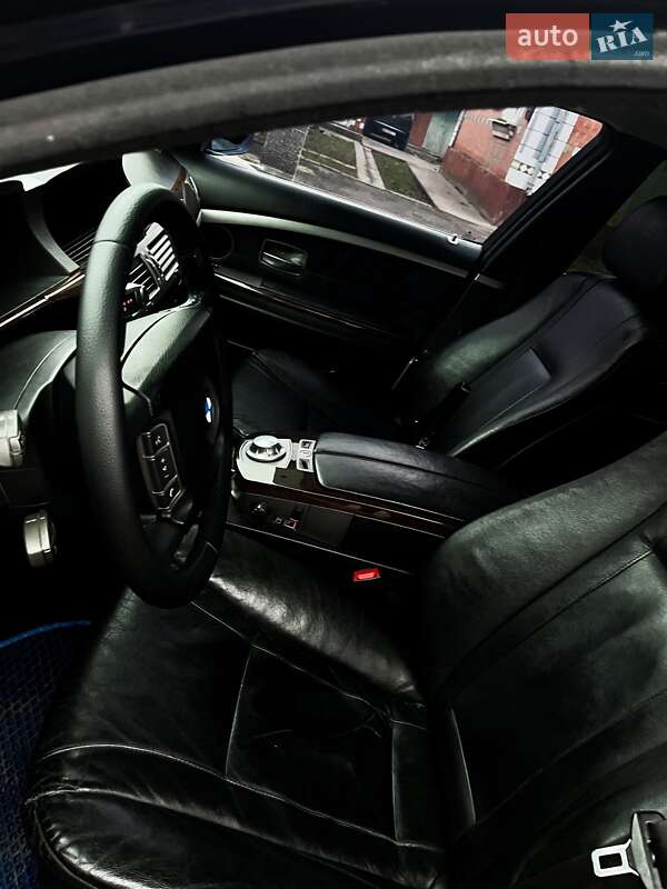 Седан BMW 7 Series 2003 в Дубні