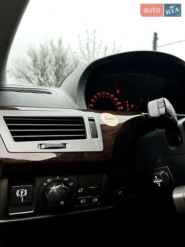 Седан BMW 7 Series 2003 в Дубні