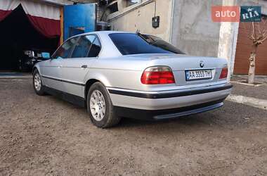 Седан BMW 7 Series 2001 в Южноукраинске