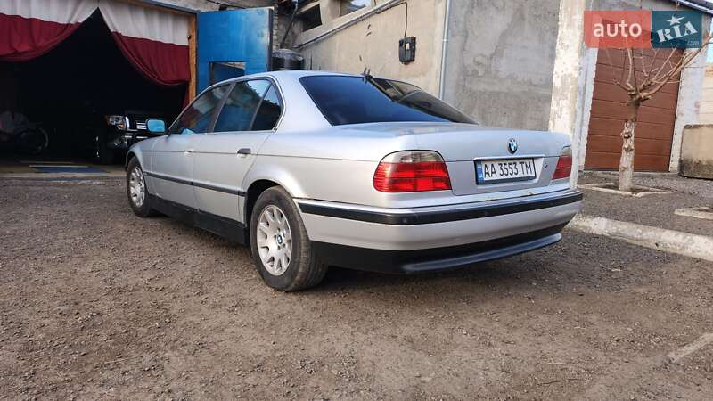 Седан BMW 7 Series 2001 в Южноукраїнську