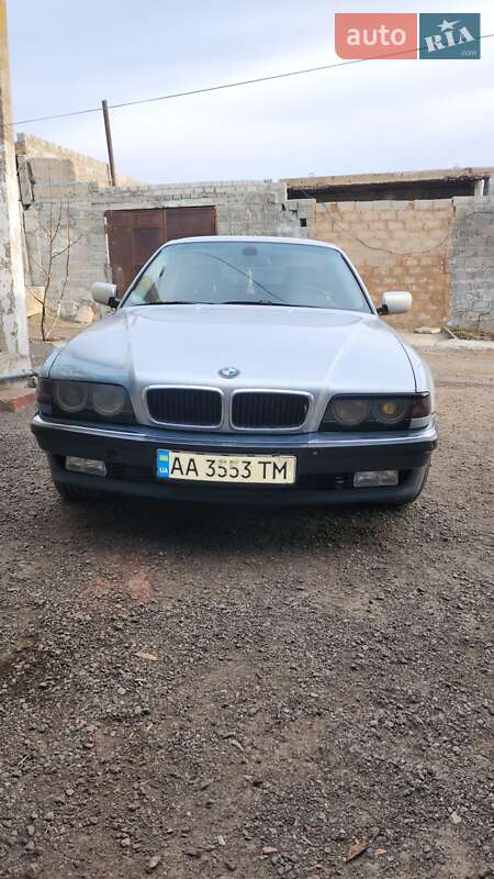 Седан BMW 7 Series 2001 в Южноукраїнську