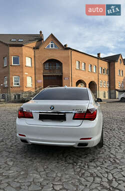 Седан BMW 7 Series 2010 в 