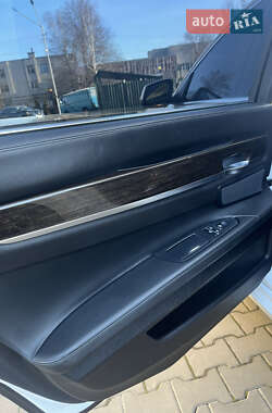 Седан BMW 7 Series 2010 в 