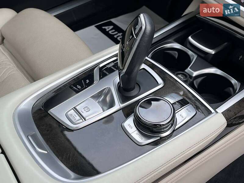 Седан BMW 7 Series 2018 в Львові