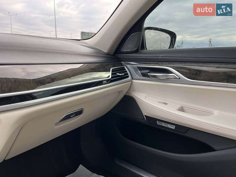 Седан BMW 7 Series 2018 в Львові