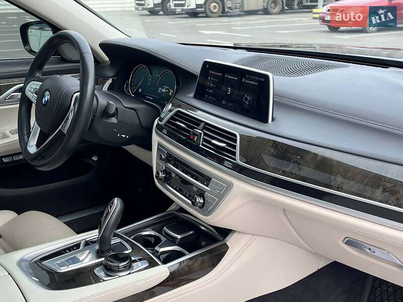 Седан BMW 7 Series 2018 в Львові