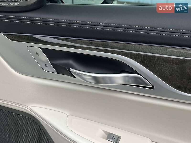 Седан BMW 7 Series 2018 в Львові
