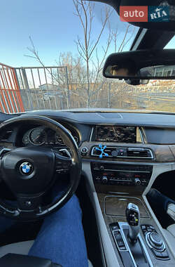 Седан BMW 7 Series 2013 в Чернівцях