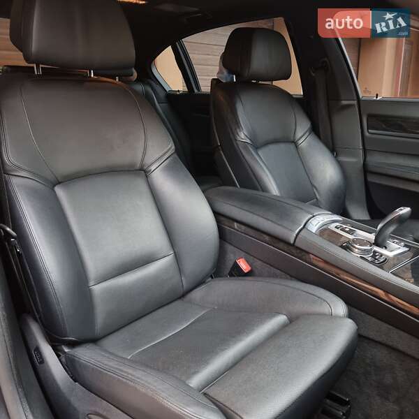 Седан BMW 7 Series 2014 в Львові
