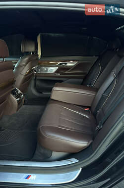 Седан BMW 7 Series 2016 в 