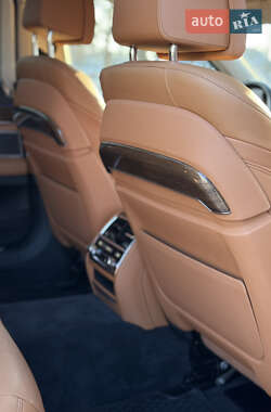 Седан BMW 7 Series 2015 в 