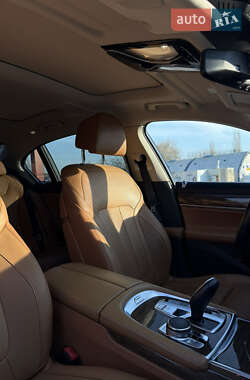 Седан BMW 7 Series 2015 в 