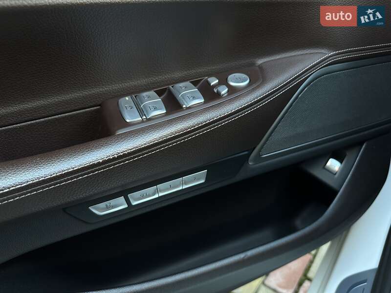 Седан BMW 7 Series 2016 в Києві фото 29 Седан BMW 7 Series 2016 в Києві