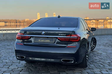 Седан BMW 7 Series 2016 в 