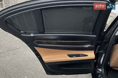 Седан BMW 7 Series 2011 в 