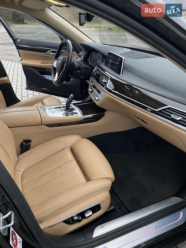 Седан BMW 7 Series 2016 в Львові