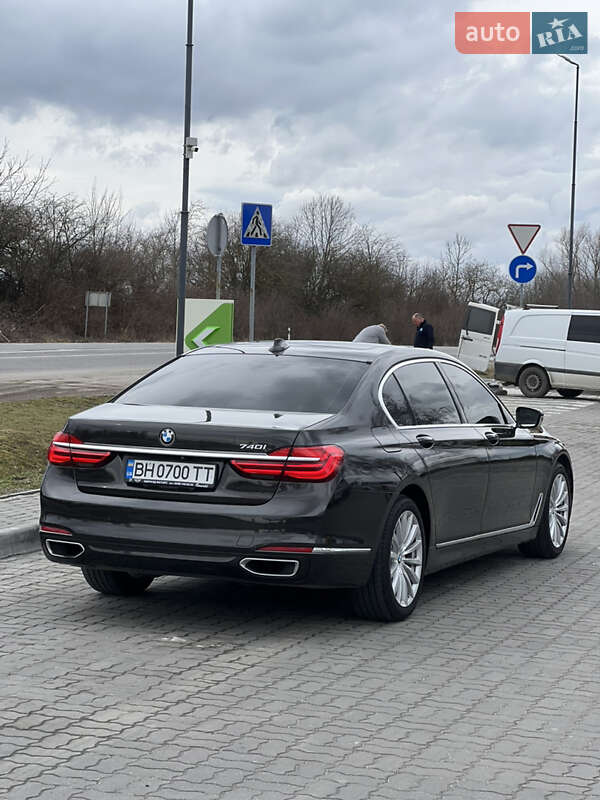 Седан BMW 7 Series 2015 в Львові