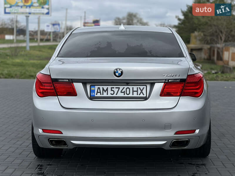 Седан BMW 7 Series 2010 в 