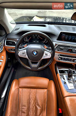 Седан BMW 7 Series 2016 в 
