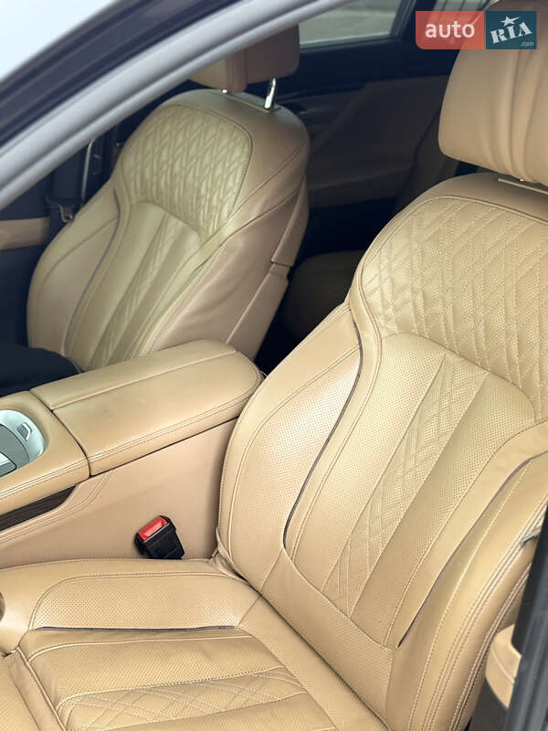 Седан BMW 7 Series 2016 в Киеве